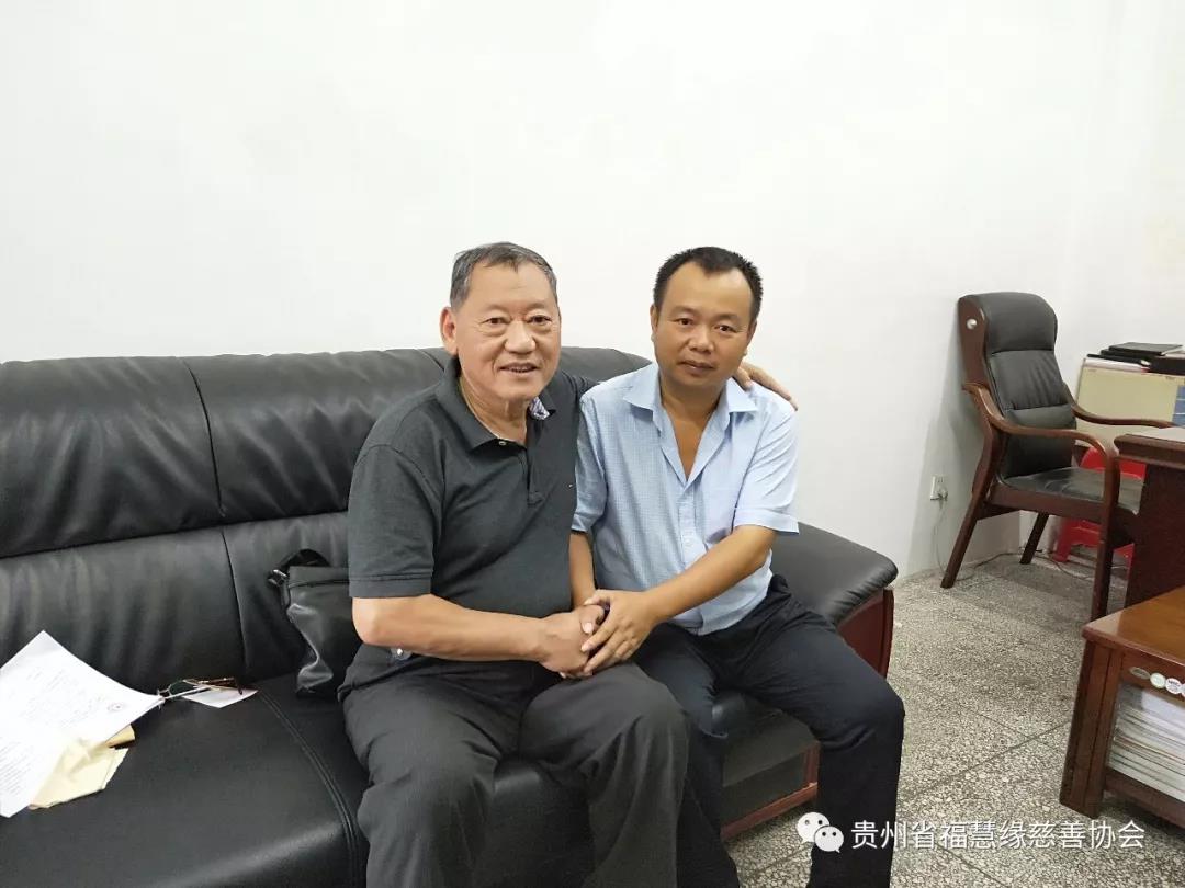 貴州省?；劬壌壬茀f(xié)會(huì)名譽(yù)會(huì)長(zhǎng)毛承清到銅仁市教育部門(mén)調(diào)研